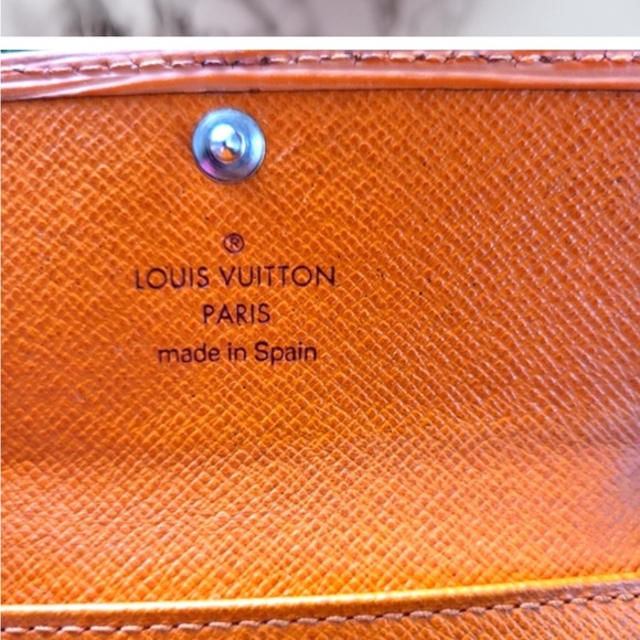 LV Key Case Epi Leather Authentic EUC - Picture 2 of 13